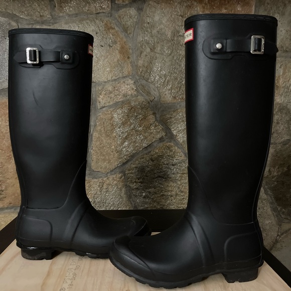 Tall HUNTER matte black rain boots - Picture 2 of 4